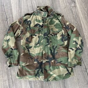 Vtg USGI ARMY SURPLUS M65 FIELD JACKET WOODLAND CAMO COLD WEATHER S REG Patch